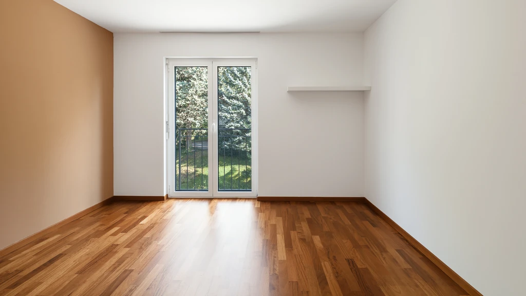 original photo empty room